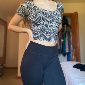 4For12 VS PINK - black and white crop top